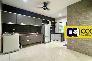 THE LAKESIDE RESIDENCE