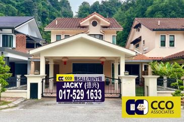 THE LAKESIDE RESIDENCE