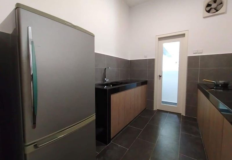 THE COVE HILLSIDE RESIDENCE