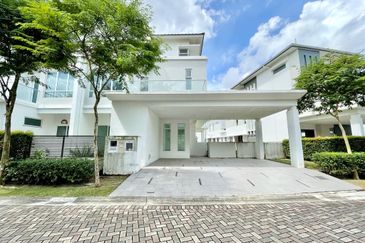 Isola Villa @ Senibong Cove