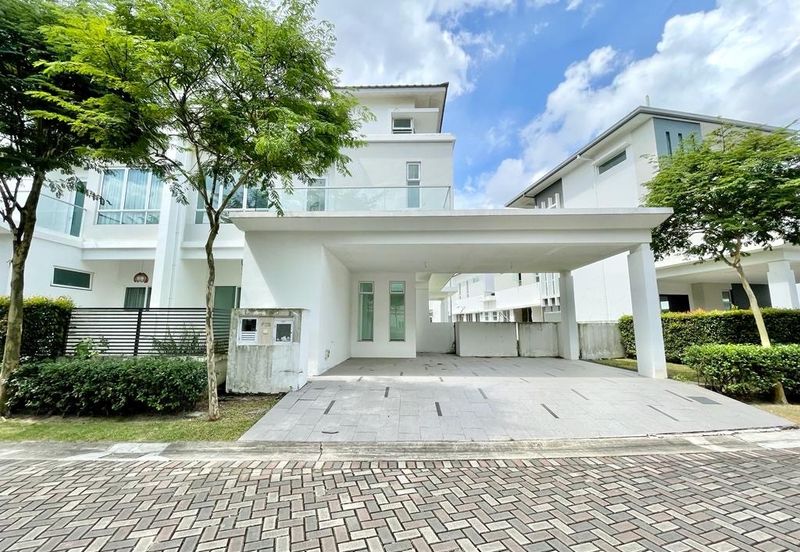 Isola Villa @ Senibong Cove