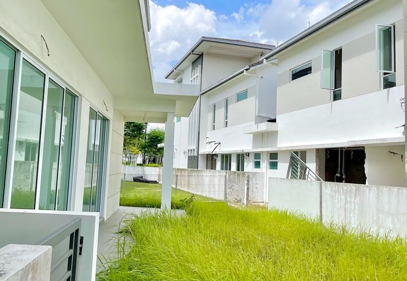 Isola Villa @ Senibong Cove