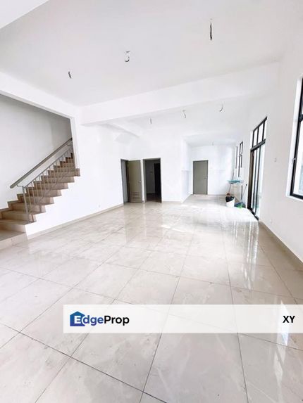 Skudai 3 Storey 𝐂𝐥𝐮𝐬𝐭𝐞𝐫, got 10 feet land for Sale , Johor, Skudai