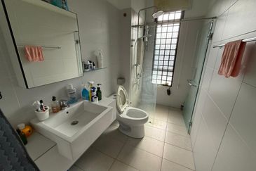 Jalan Mutiara Emas 10/6