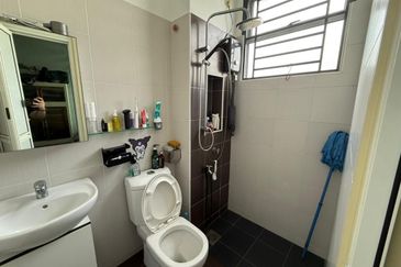 Jalan Mutiara Emas 10/6