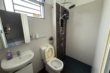 Jalan Mutiara Emas 10/6