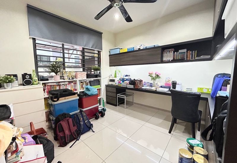 Maple Red, Adda Heights