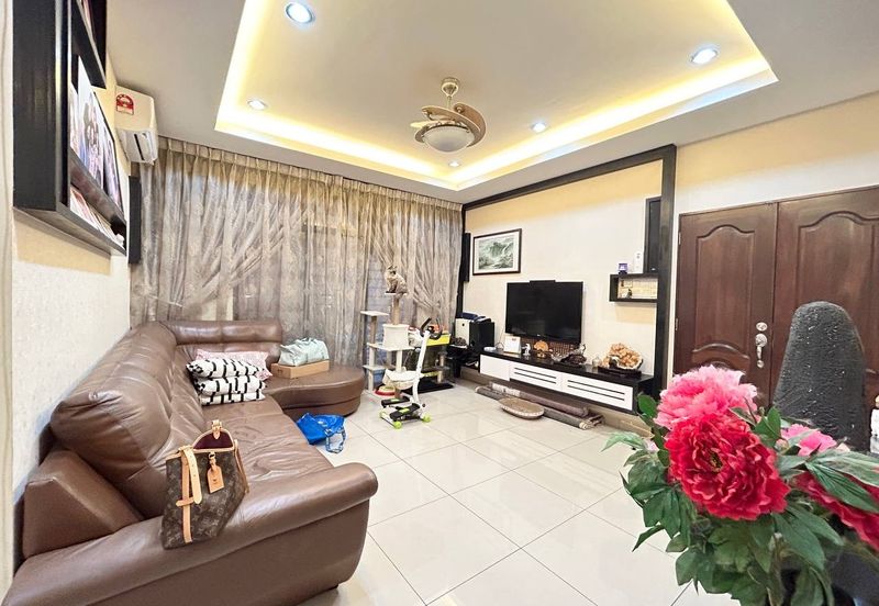 Maple Red, Adda Heights