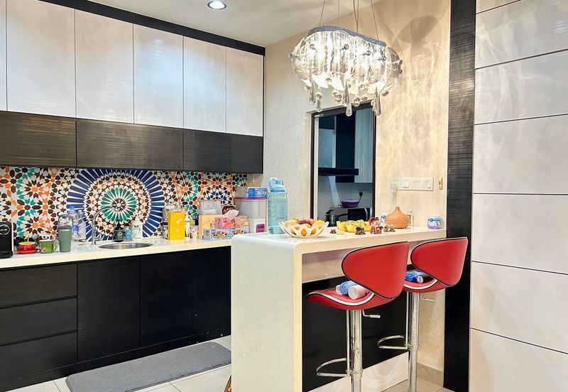 Maple Red, Adda Heights