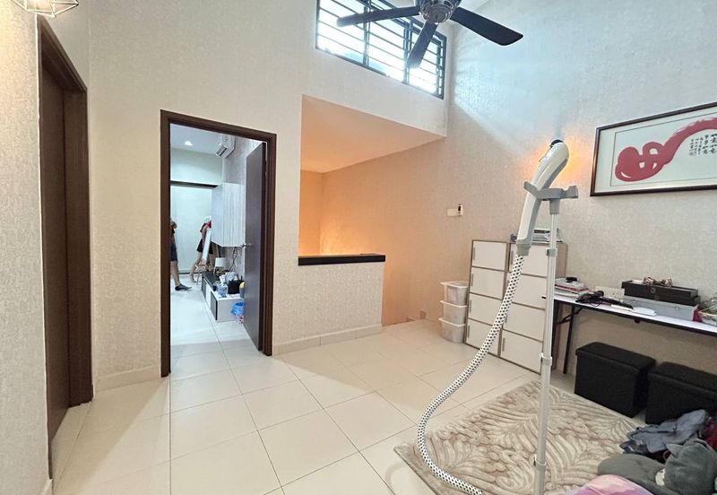 Maple Red, Adda Heights