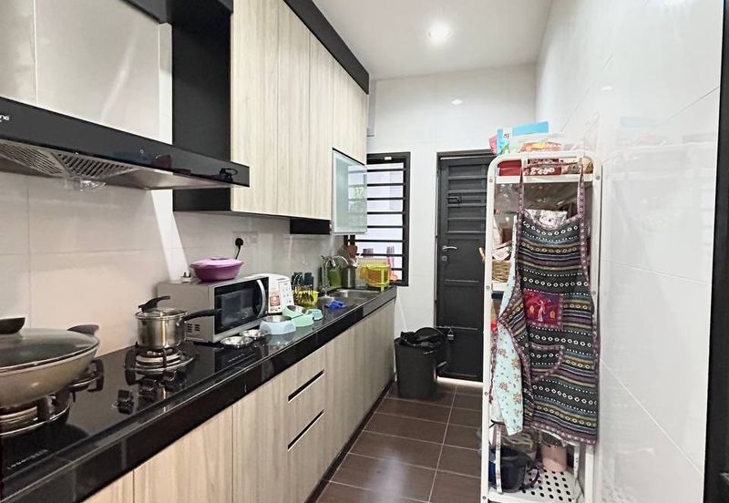 Maple Red, Adda Heights