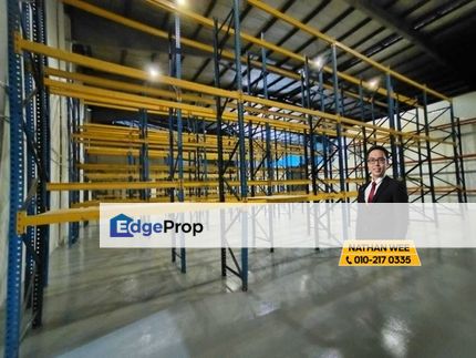 R266 Glenmarie Warehouse. Refurbished. Loading bays, Selangor, Shah Alam