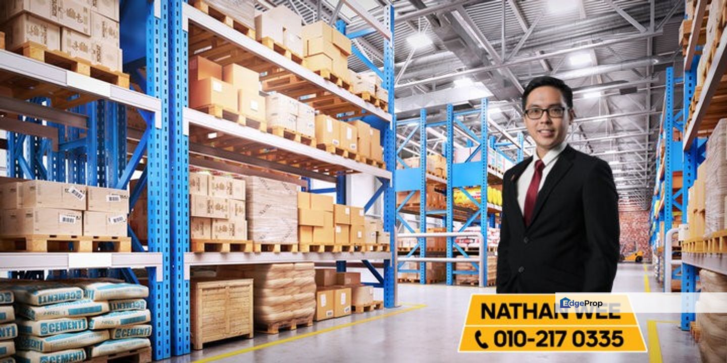 R266 Glenmarie Warehouse. Refurbished. Loading bays, Selangor, Shah Alam