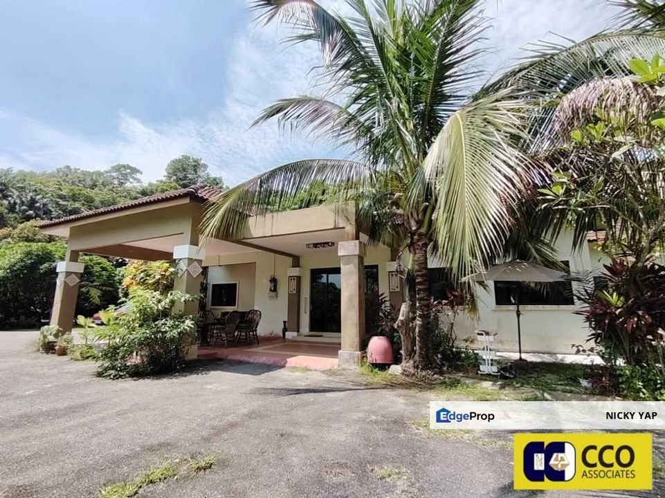 Villa resort bungalow with durian farm , Perak, Kinta