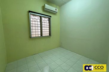 TAMAN SAUJANA, BATU GAJAH