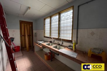 TAMAN SAUJANA, BATU GAJAH