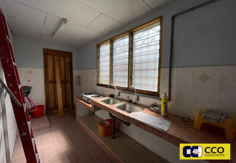 TAMAN SAUJANA, BATU GAJAH