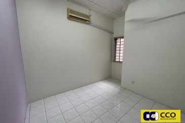 TAMAN SAUJANA, BATU GAJAH