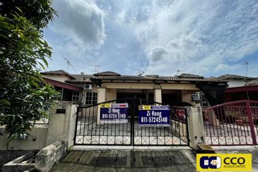 TAMAN SAUJANA, BATU GAJAH