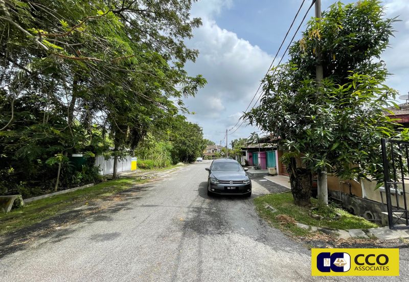 TAMAN SAUJANA, BATU GAJAH