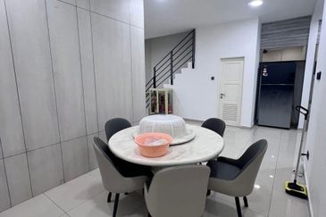 TAMAN MERU DESA PARK