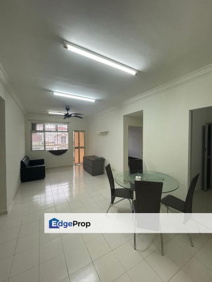 3 + 1 bedrooms unit in Villa Krystal apartment for sale , Johor, Skudai