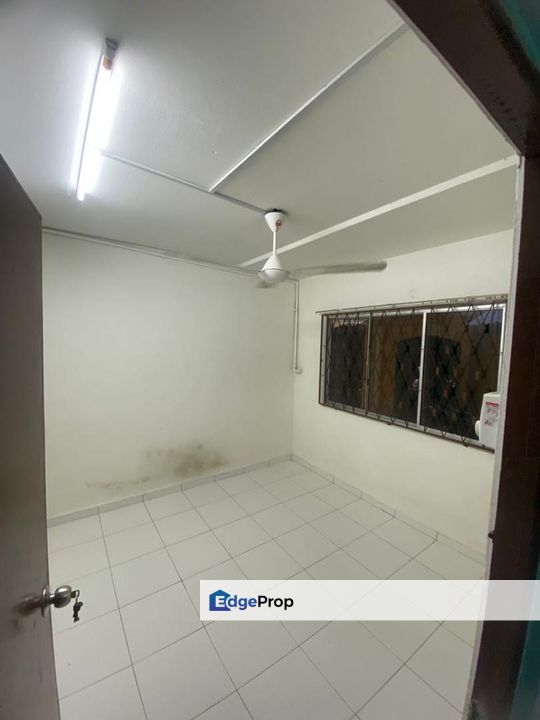 Flat in Taman Cempaka for sale , Johor, Johor Bahru