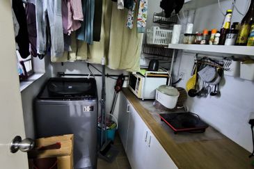 D'Summit Residences @ Kempas Utama