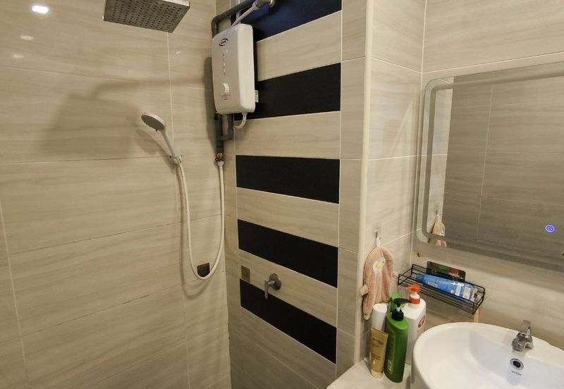 D'Summit Residences @ Kempas Utama