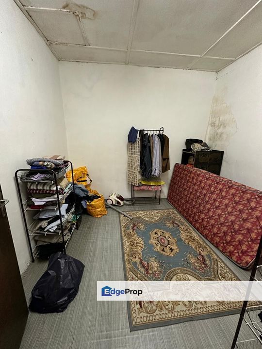 Single storey low cost house in Taman Ungku Tun Aminah for sale , Johor, Skudai