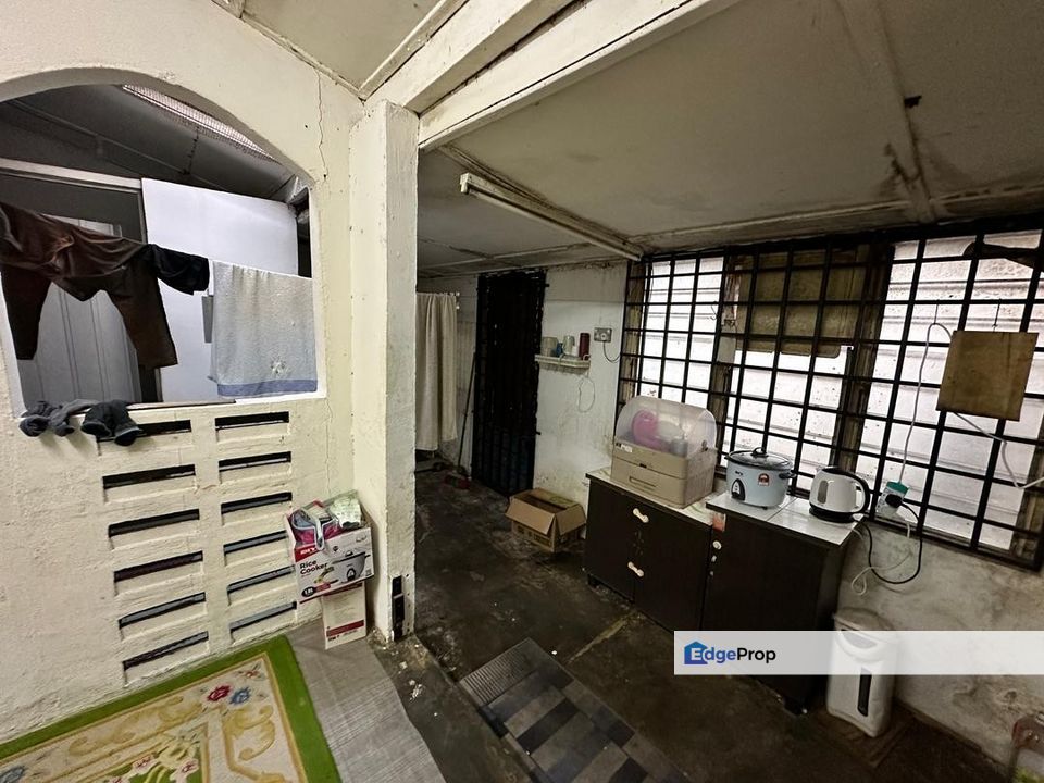 Single storey low cost house in Taman Ungku Tun Aminah for sale , Johor, Skudai