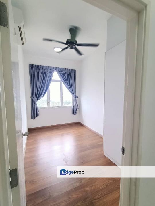 3 bedrooms unit in Nusa Heights for sale , Johor, Gelang Patah