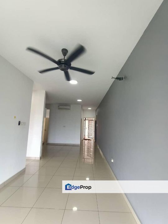 3 bedrooms unit in Nusa Heights for sale , Johor, Gelang Patah