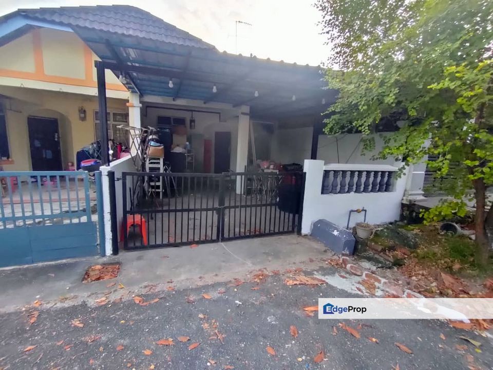Single Storey Terrace House in Taman Universiti for sale , Johor, Skudai