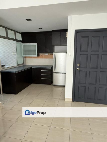 3 bedrooms unit in Kipark Apartment for sale , Johor, Tampoi