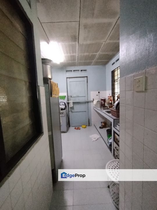 Single storey terrace house in Taman Universiti for sale , Johor, Skudai