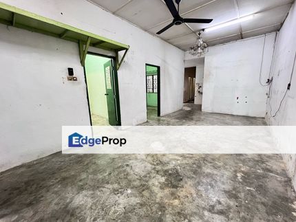 Single storey terrace house in Taman Ungku Tun Aminah for sale , Johor, Skudai