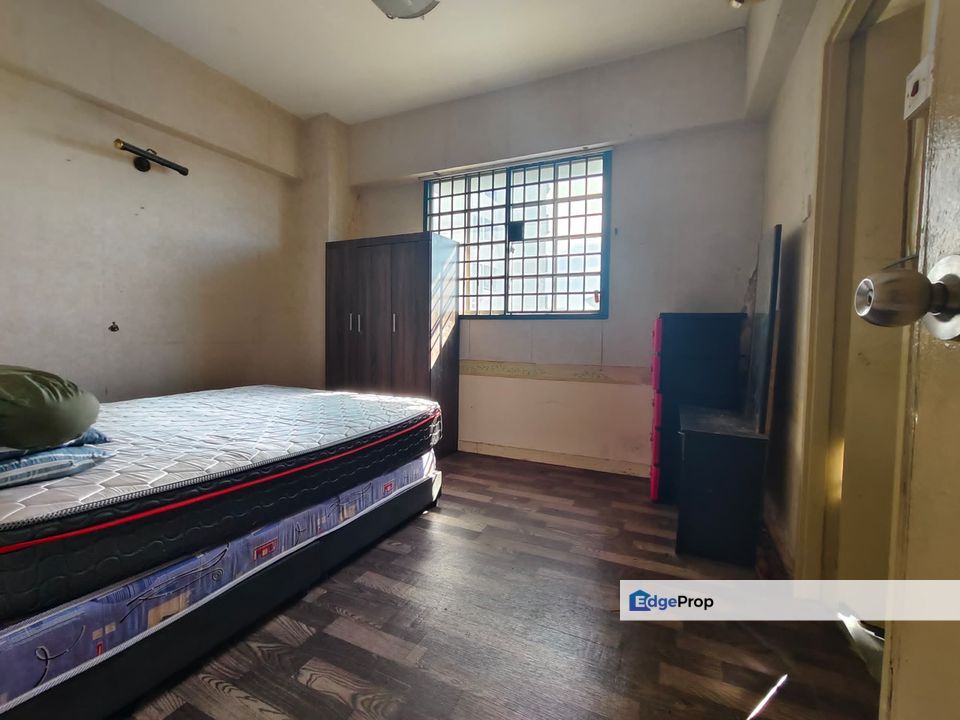 3 bedrooms unit in Sri Impian Apartment for sale , Johor, Johor Bahru