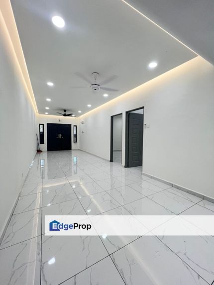 Single storey terrace house (4 bedrooms)in Taman Puteri Wangsa for sale , Johor, Ulu Tiram
