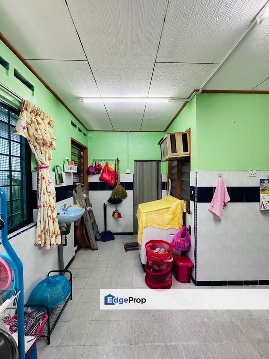 Single storey low cost house in Taman Universiti for sale , Johor, Skudai