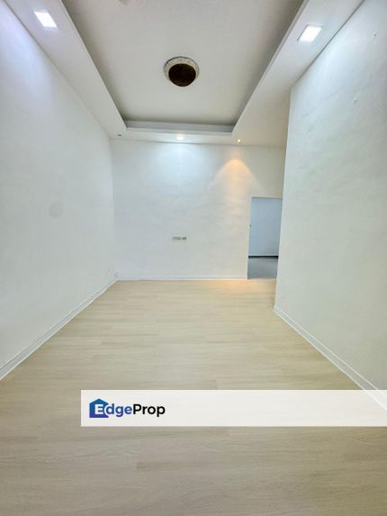 Single storey terrace house Endlot in Taman Perling for sale , Johor, Johor Bahru