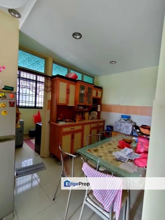 3 bedrooms unit in Kipark Apartment for sale , Johor, Tampoi