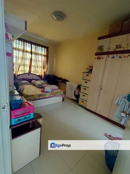 3 bedrooms unit in Kipark Apartment for sale , Johor, Tampoi