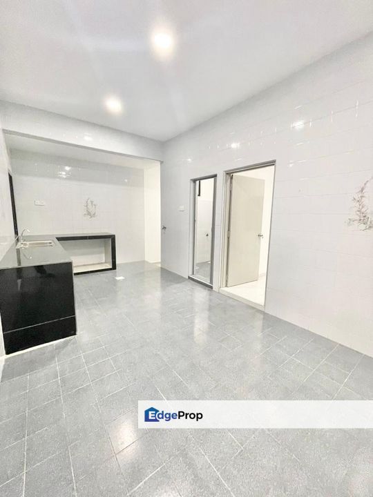 Single storey terrace house in Taman Universiti for sale , Johor, Skudai