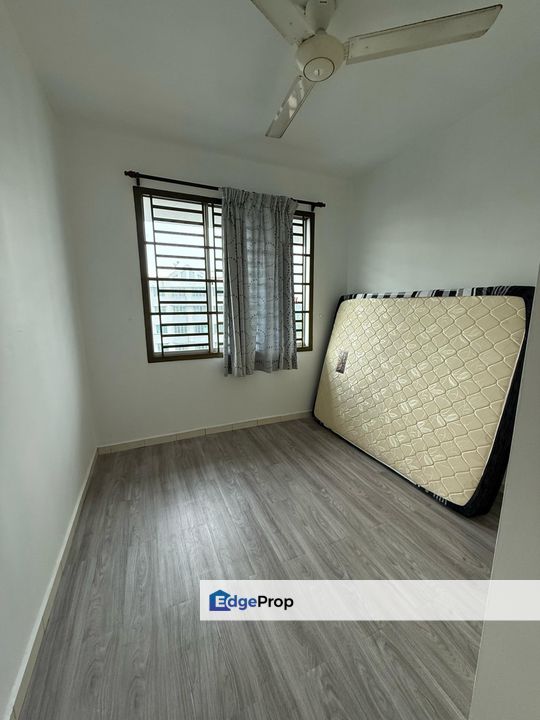 3 bedrooms unit in Nusa Perdana Apartment for sale , Johor, Gelang Patah