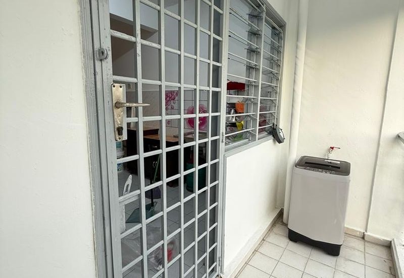 Lily & Jasmine Apartment