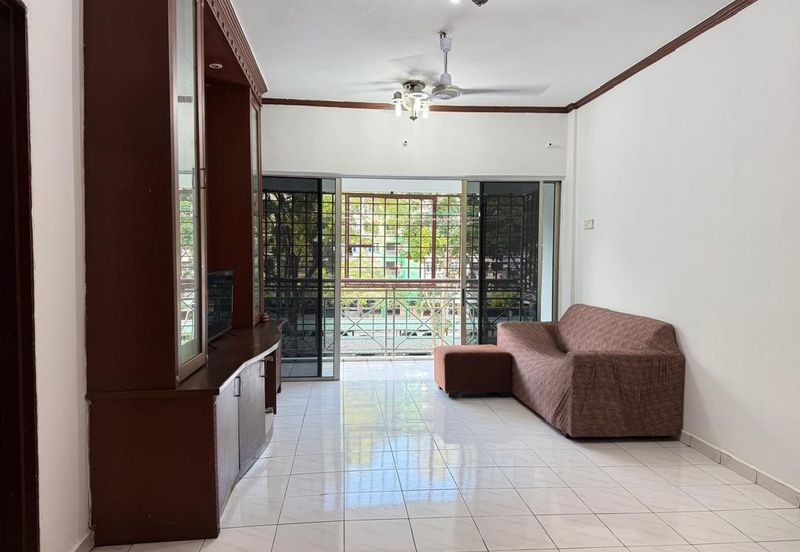 Lily & Jasmine Apartment