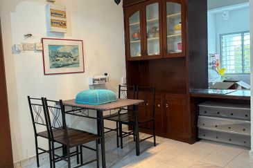 Lily & Jasmine Apartment