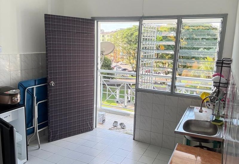 Lily & Jasmine Apartment