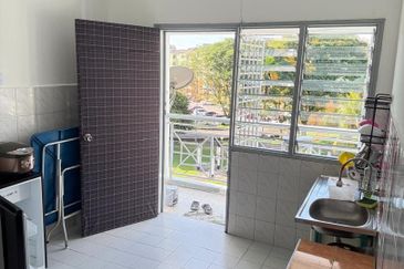 Lily & Jasmine Apartment